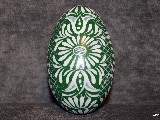 Pisanka zielona - jajo gęsie, wzór kujawski, ręcznie malowana